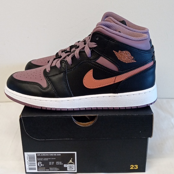 Air Jordan 1 mid se
